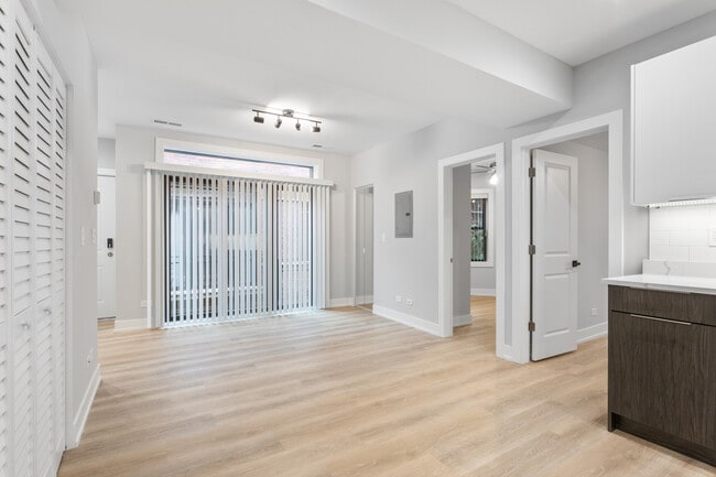 Foto del edificio - 1552 1/2 W Juneway Terrace