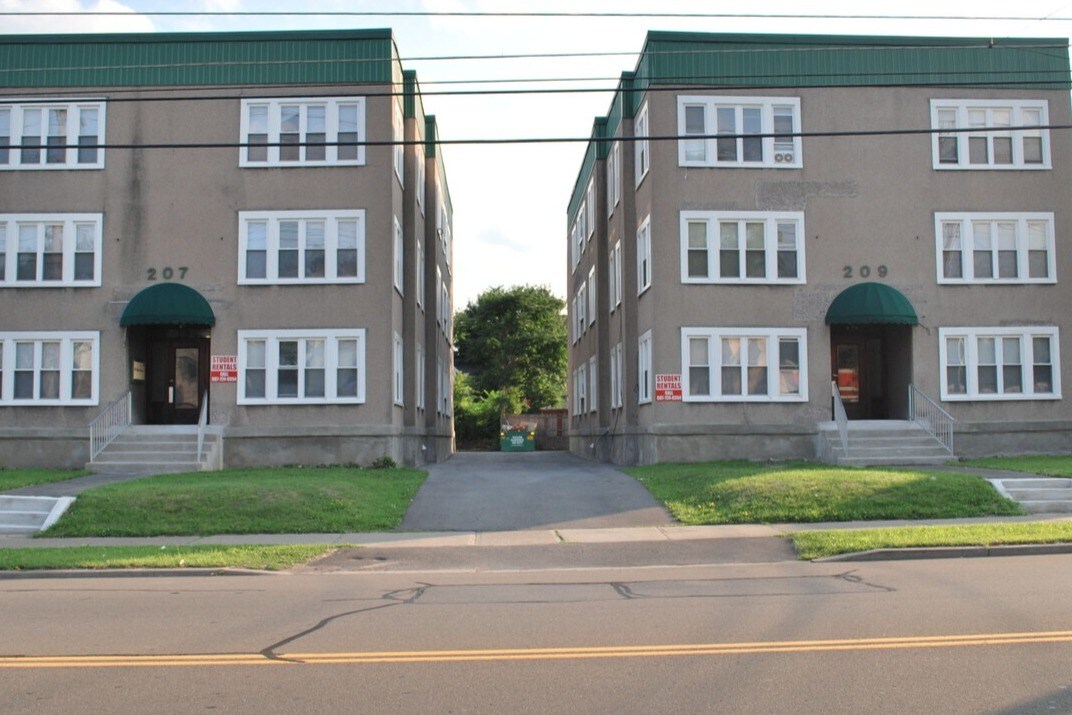 Primary Photo - 207 Main St