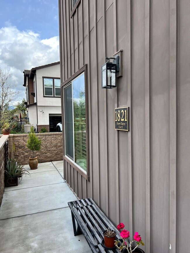 Foto del edificio - Charming 4-Bedroom Home in Simi Valley