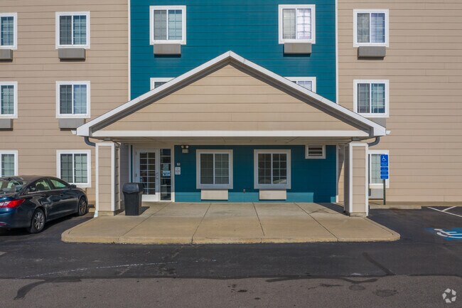 Extended Stay America Select Suites Cleveland - 4