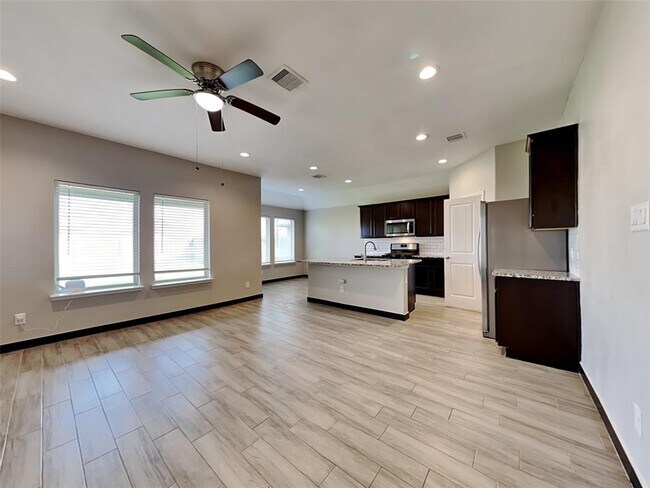 Foto del edificio - 8523 Aster Gln Wy