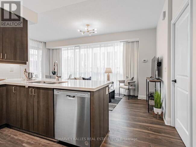 Building Photo - 1185 The Queensway