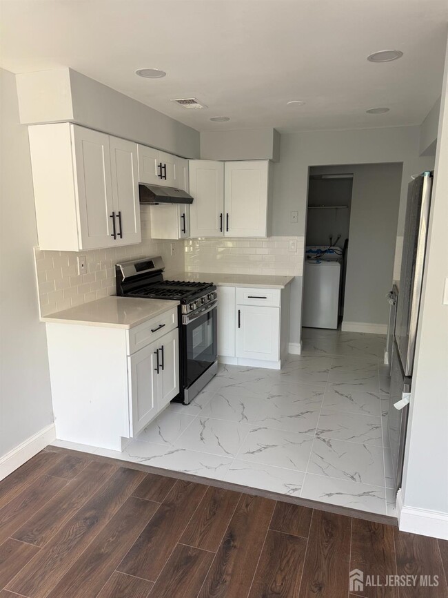 Building Photo - 1008 Hidden Village Dr
