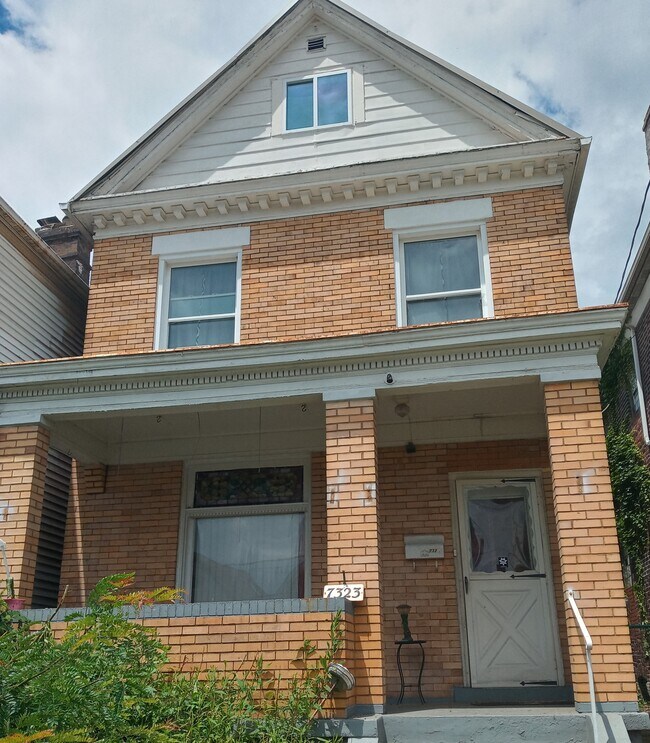 Casa - 7323 Denniston Ave