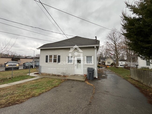 Building Photo - 714 Park Ave