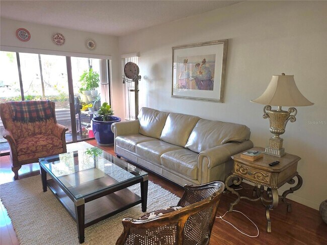 Foto del edificio - 1281 Pine Ridge Cir E