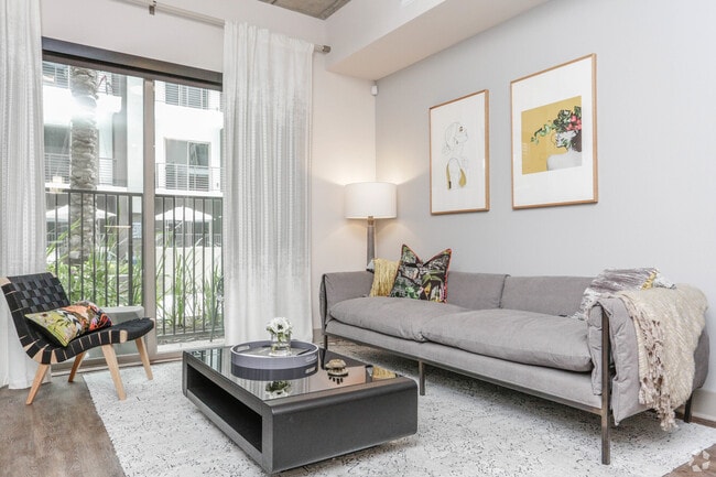Building Photo - Walkable Living in Montrose - 1 Month Free!
