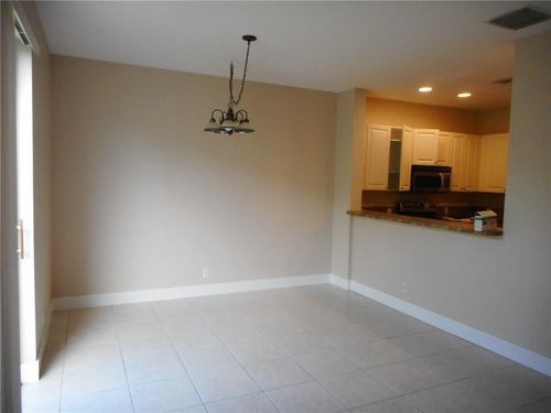 Building Photo - 2572 Riverside Dr