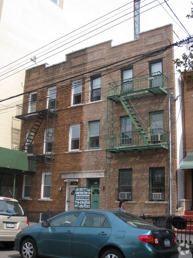 Building Photo - 855 57th St