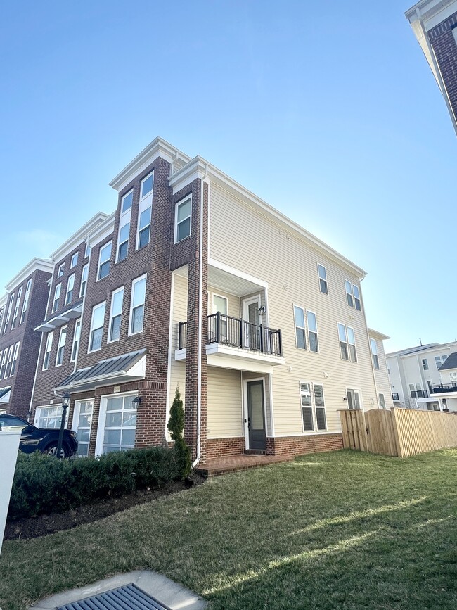 Building Photo - 23489 Epperson Sq