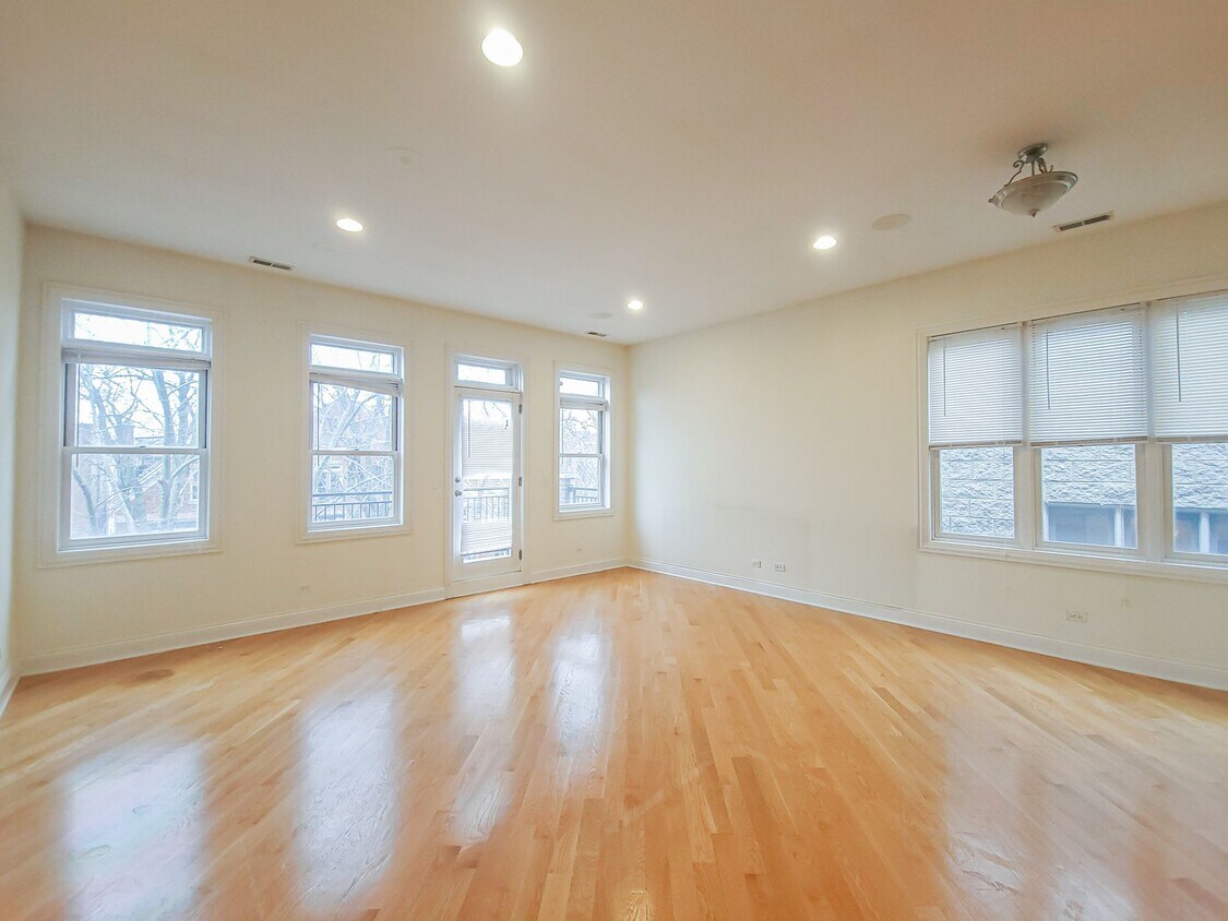 Foto principal - 3247 N Seminary Ave