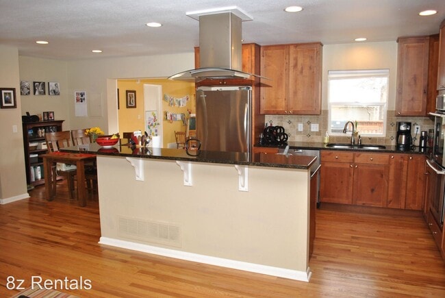 Building Photo - 4 br, 2.5 bath House - 170 S 42nd St