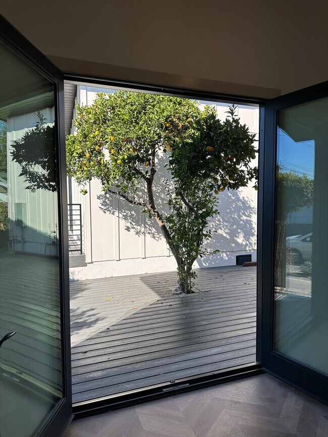 Foto del edificio - 4541 Dockweiler St