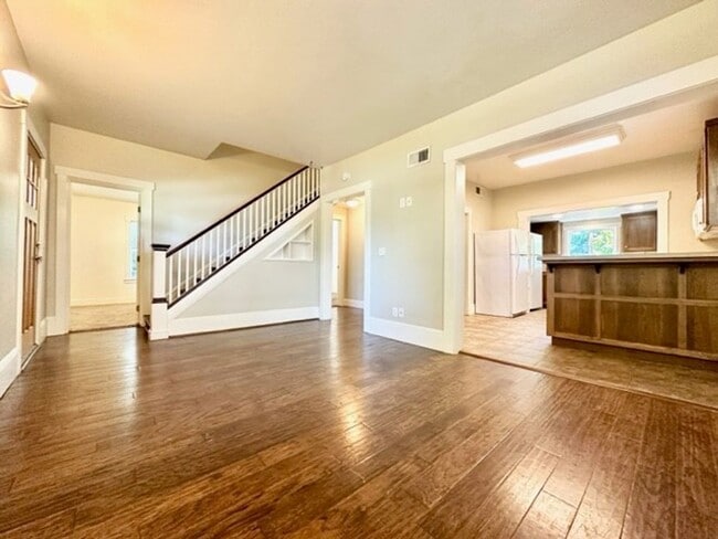 Building Photo - 839 Rio Chico Way