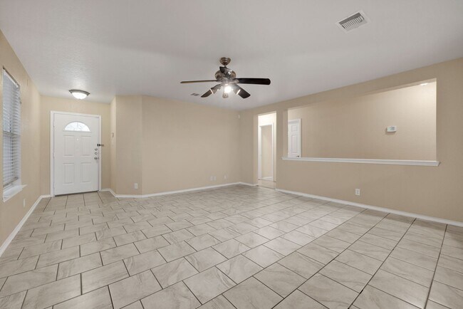 Foto del edificio - Home available in NW San Antonio
