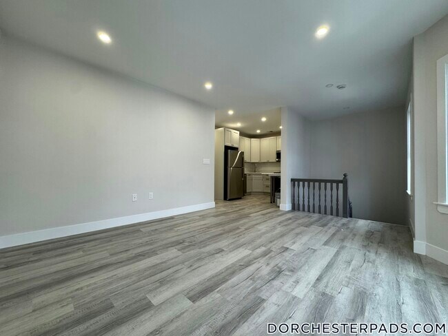 Building Photo - 10 Cawfield St