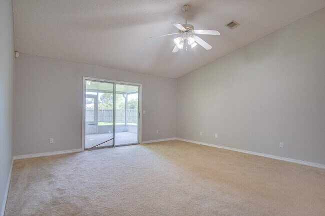 Foto del edificio - Spacious 3/2 Brick Home with Screened Porc...