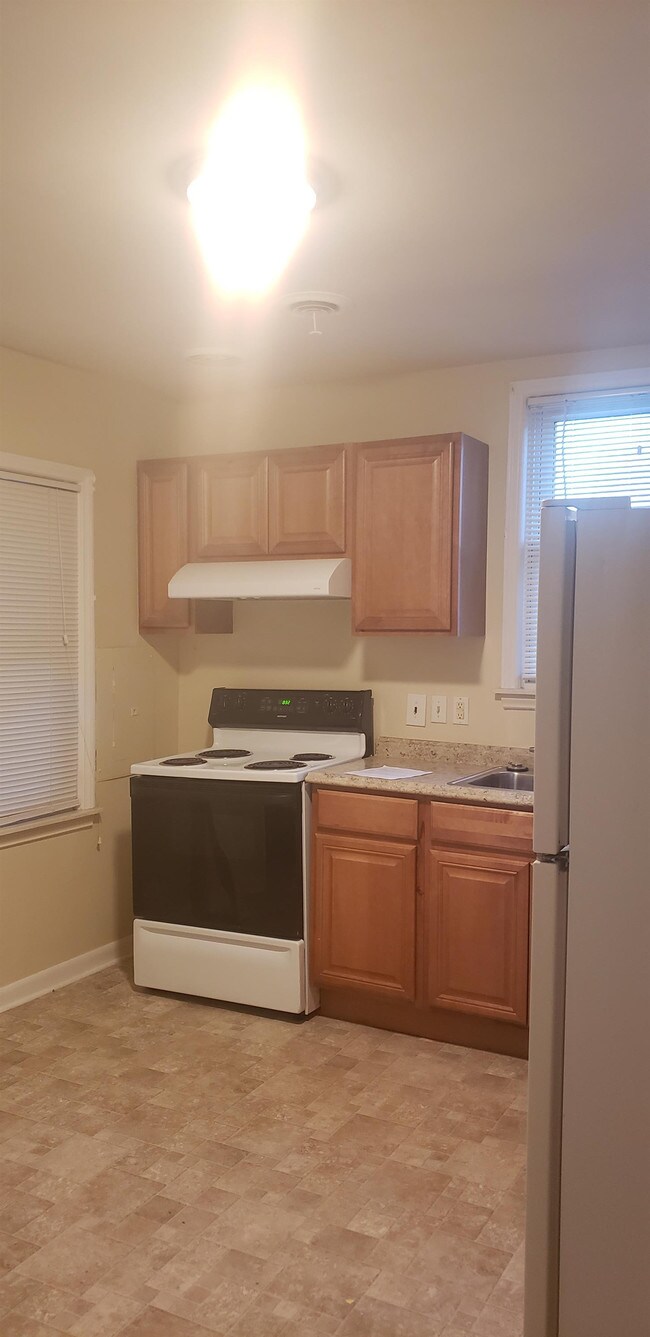 Foto del edificio - 15097 Merriman Rd