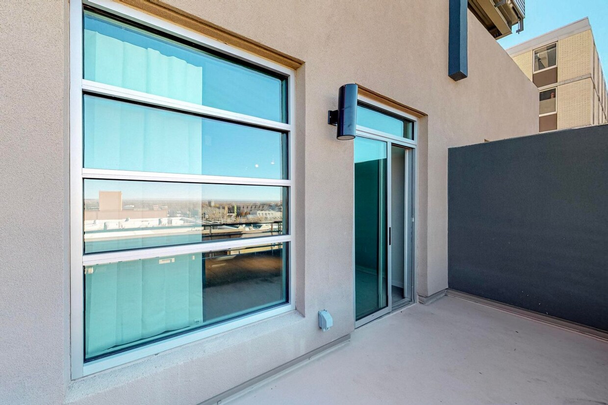 Foto principal - Downtown Living with great views