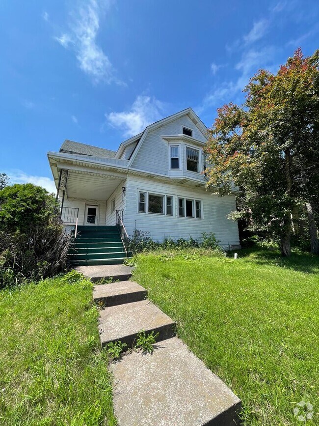 Building Photo - 601 Woodland Ave