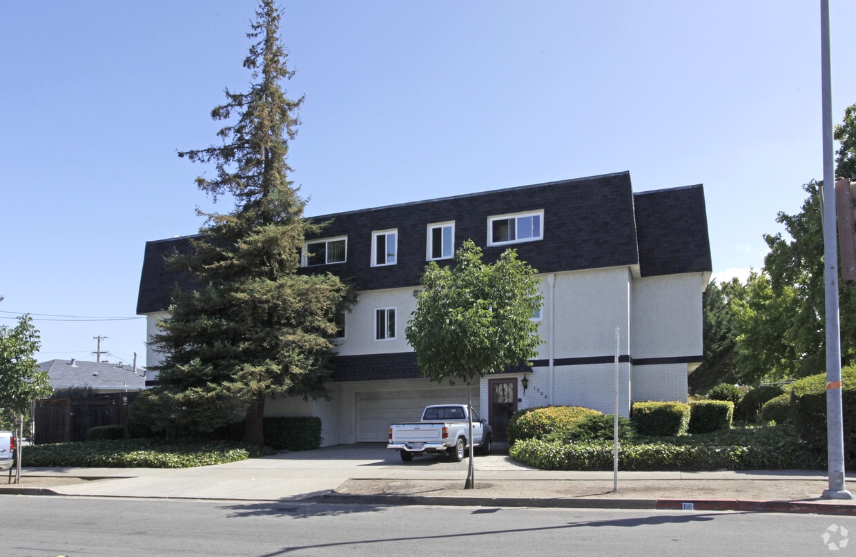 Building Photo - 1300 Arguello St