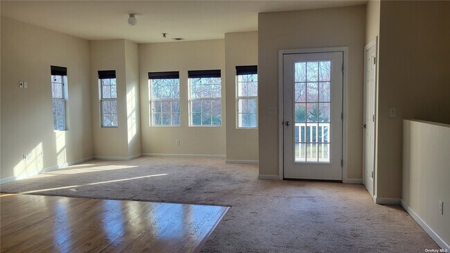 Building Photo - 16 Landon Ln