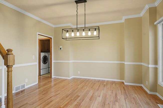 Foto del edificio - Spacious 4br/4.5 ba Home in Millard Mission Park Neighborhood. Huge Yard, 3 Car Garage