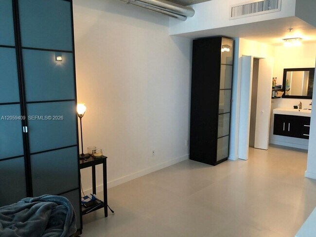 Foto del edificio - 690 SW 1st Ct