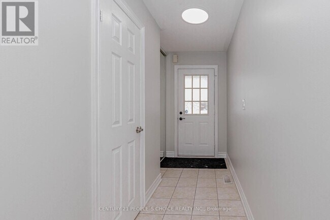 Building Photo - 5844 Gant Crescent