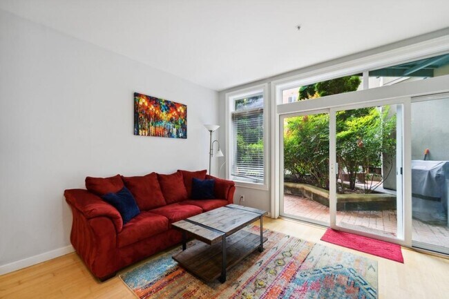 Building Photo - Belltown Court One Bedroom Condo - 1 bedroom