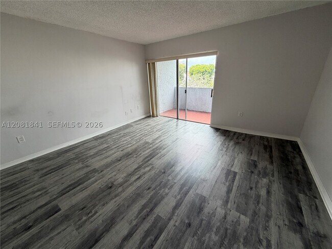 Building Photo - 9371 Fontainebleau Blvd