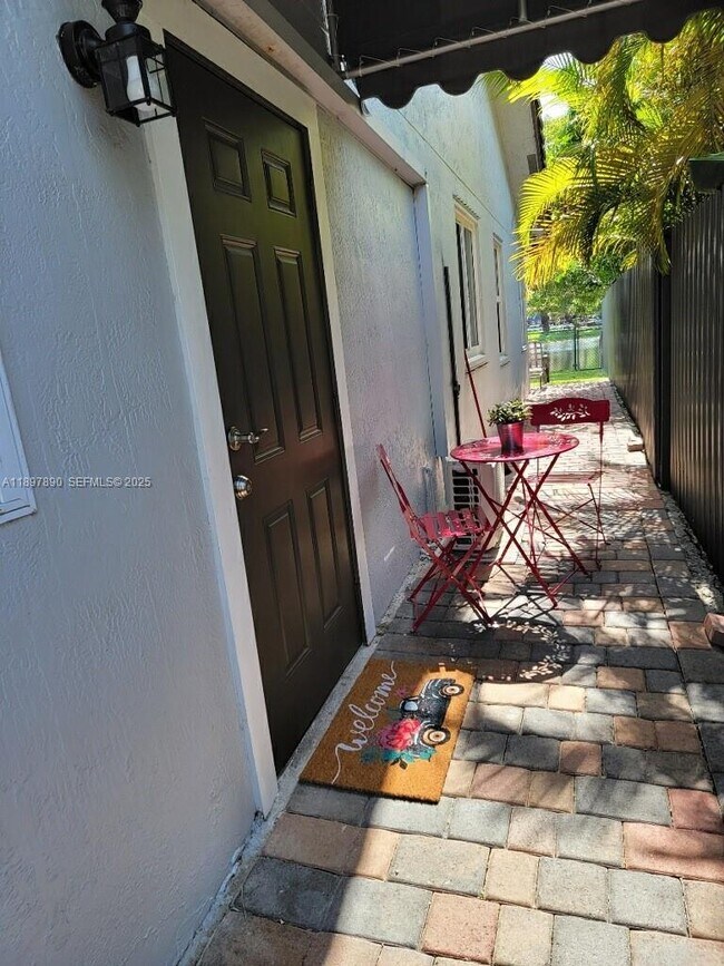 Foto del edificio - 5162 SW 157th Ct