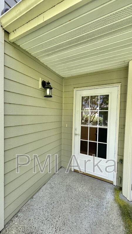 Building Photo - 2172 Newport Way NW