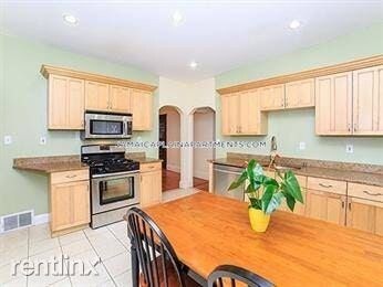 Building Photo - 3 br, 1 bath  - 14 Woodlawn St