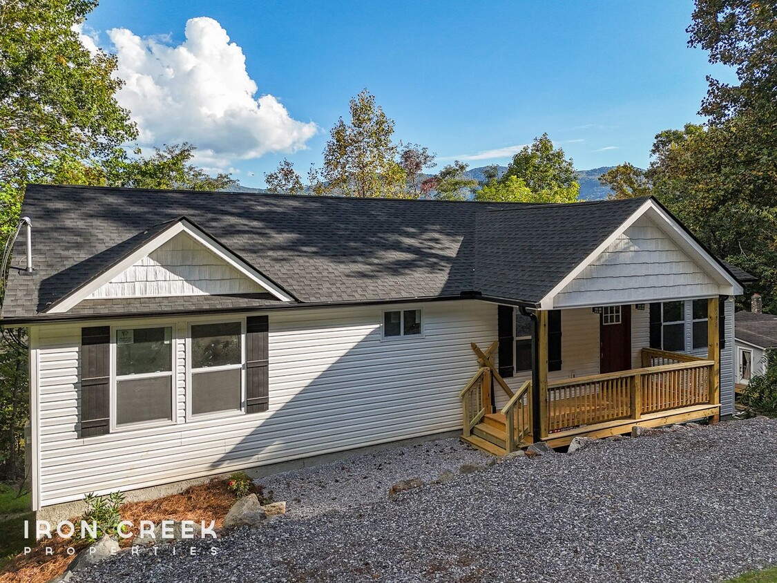 Foto principal - Newly Built 3-Bedroom Home in Swannanoa