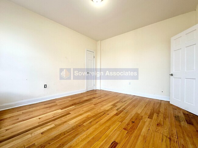 Building Photo - 679 Waring Avenue