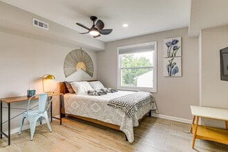 Building Photo - 6604 Oak St