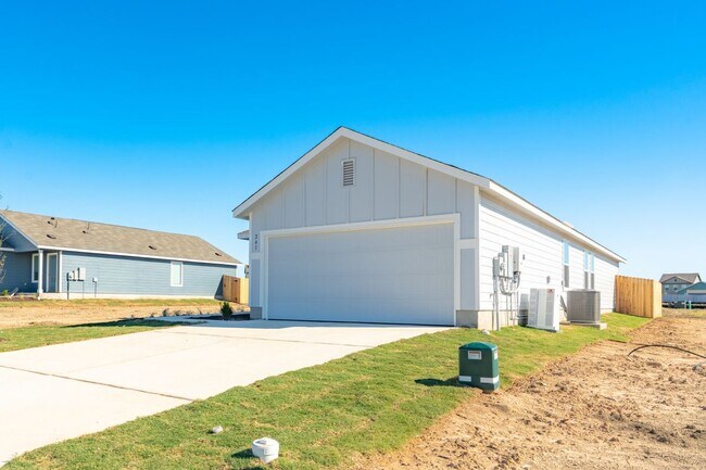 Foto del edificio - 241 Kings Row Ln