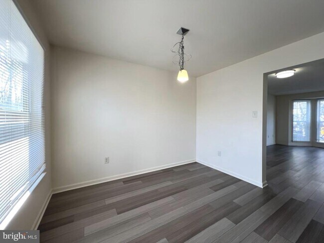 Foto del edificio - 707 Horse Chestnut Ct