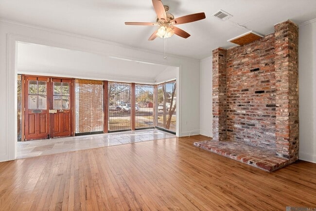 Building Photo - 4621 Sweetbriar St