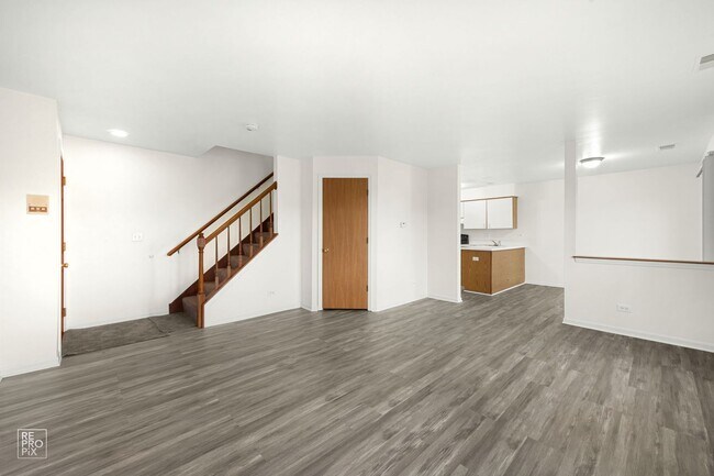 Foto del edificio - Two Bedroom Condo in Wheaton