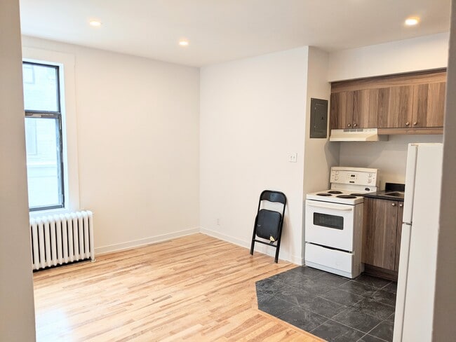 Building Photo - 120 rue Rachel