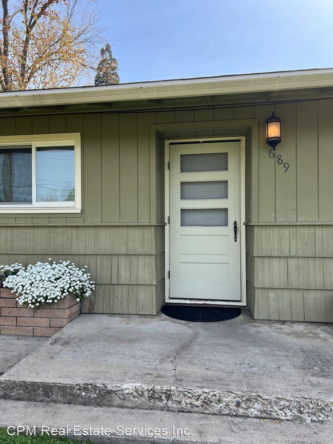 Building Photo - 3 br, 2 bath House - 689 S. Modoc Ave.