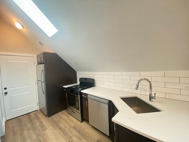 Foto del edificio - 2244 S Sawyer Ave