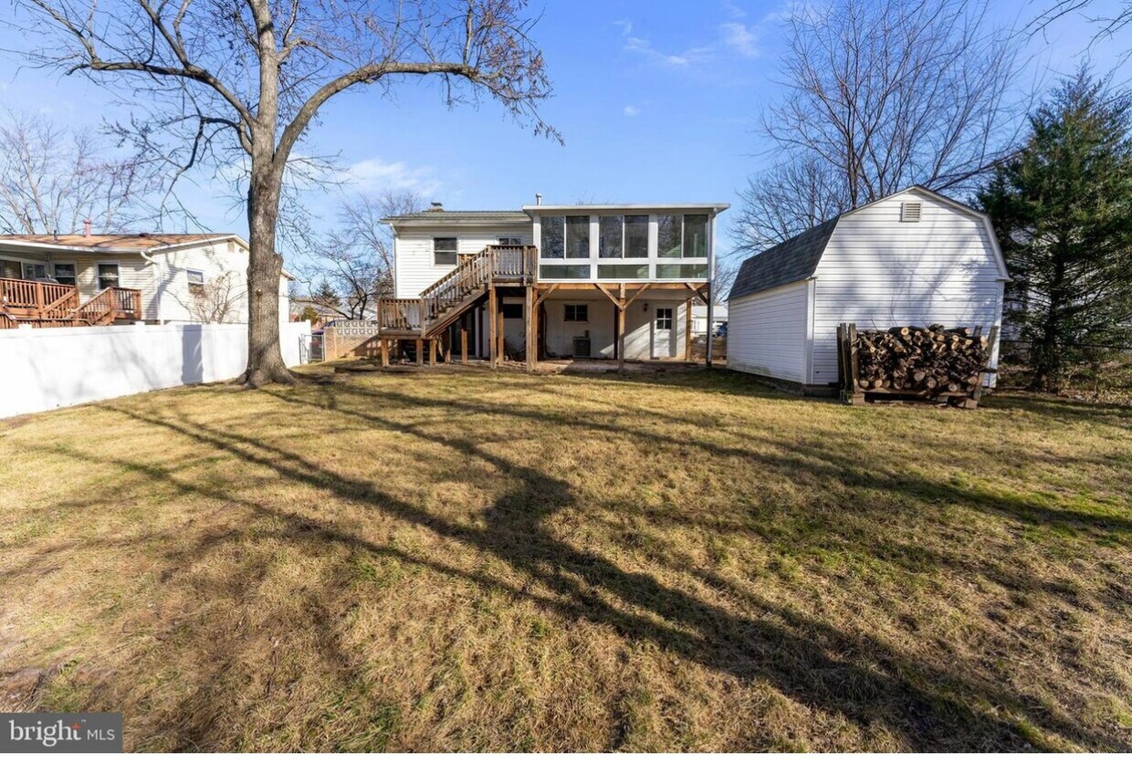 Primary Photo - 403 W Poplar Rd