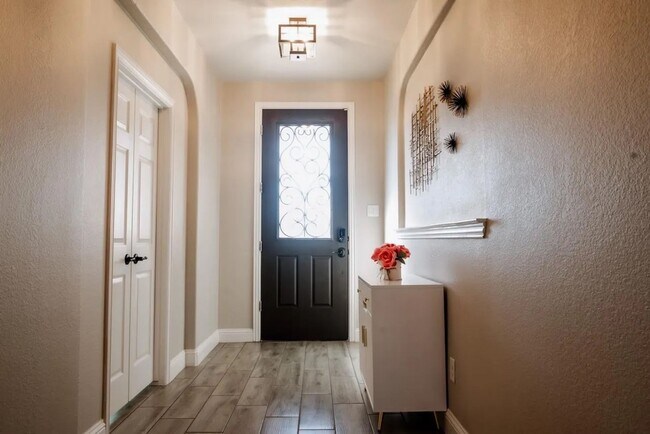 Building Photo - Spacious & Stylish 4-Bedroom Home in Lewisville – Prime Location & Flexible Living