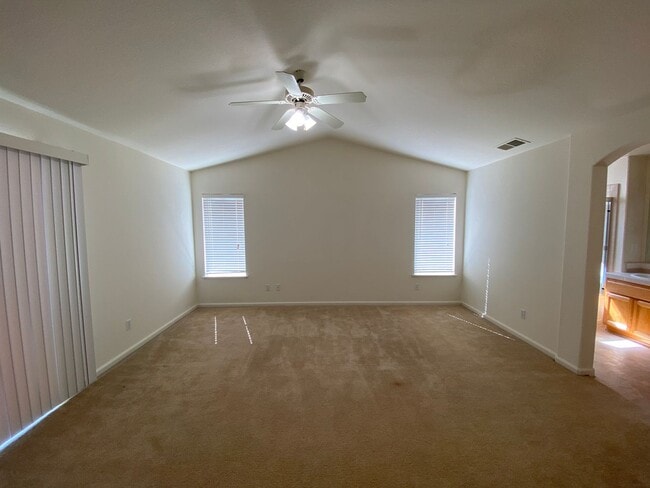 Building Photo - Beautiful 5 Bedroom Home