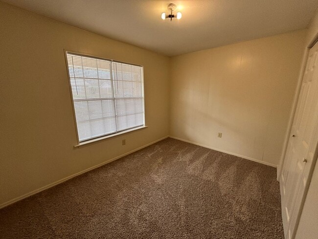 Building Photo - 1815 S Erie, Apt 1-4