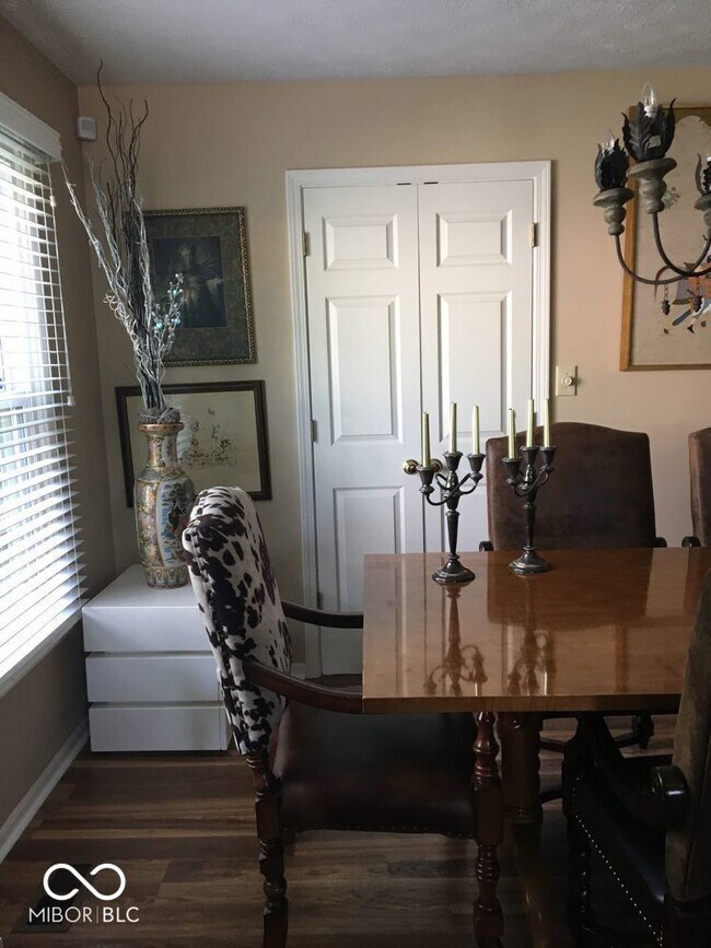 Foto del edificio - 7569 Cherryhill Dr