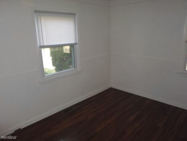 Building Photo - 3 br, 1 bath House - 14260 Knox Ave